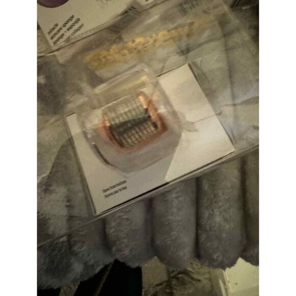 GLOPRO® FACE MICROTIP™ nip nip by beautybio - Picture 5 of 5